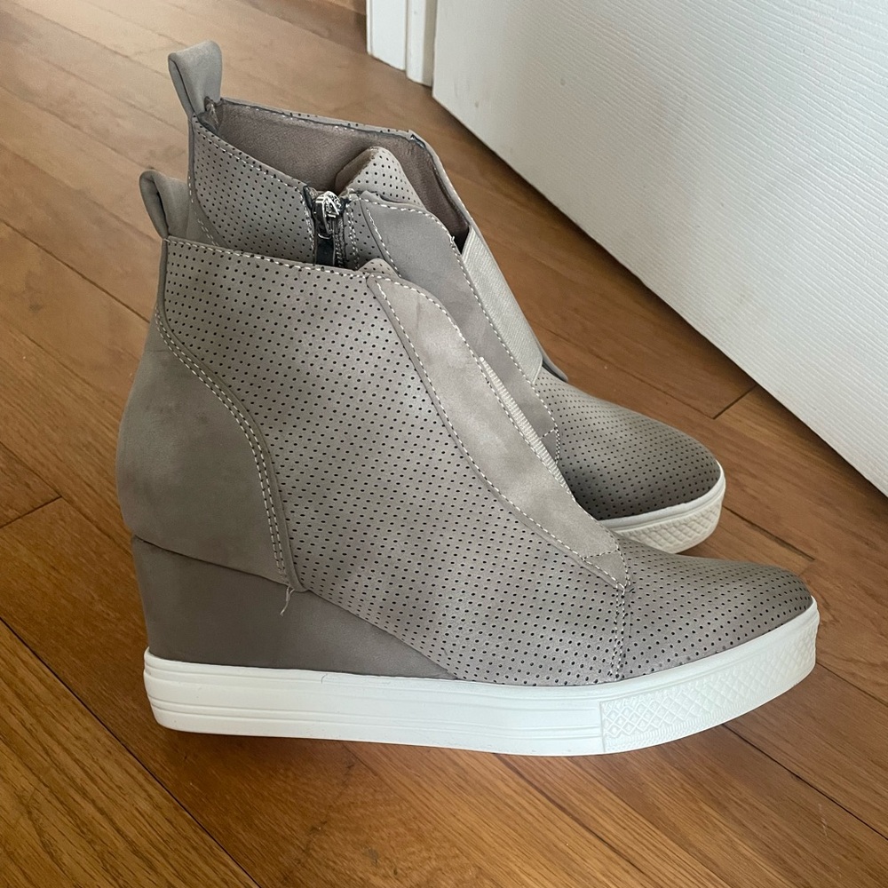 Women’s platform dress sneakers